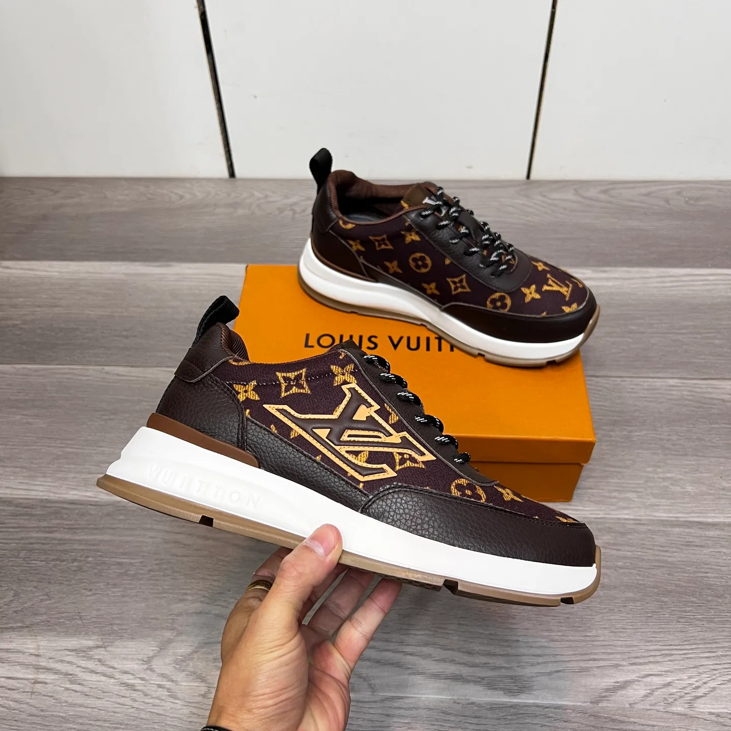 Factory price: 438💰LVZhe's new casual sports shoes for men👉 👉 Fashionable and versatile, 💞 simple and elegant style, 🔊 The fabric is made of imported cowhide with original fabric, ☑️Sheepskin feet inside, original wear-resistant rubber outsole, exclusive new style, actual shot, three colors available, code number: 38-44, (45 can be customized)